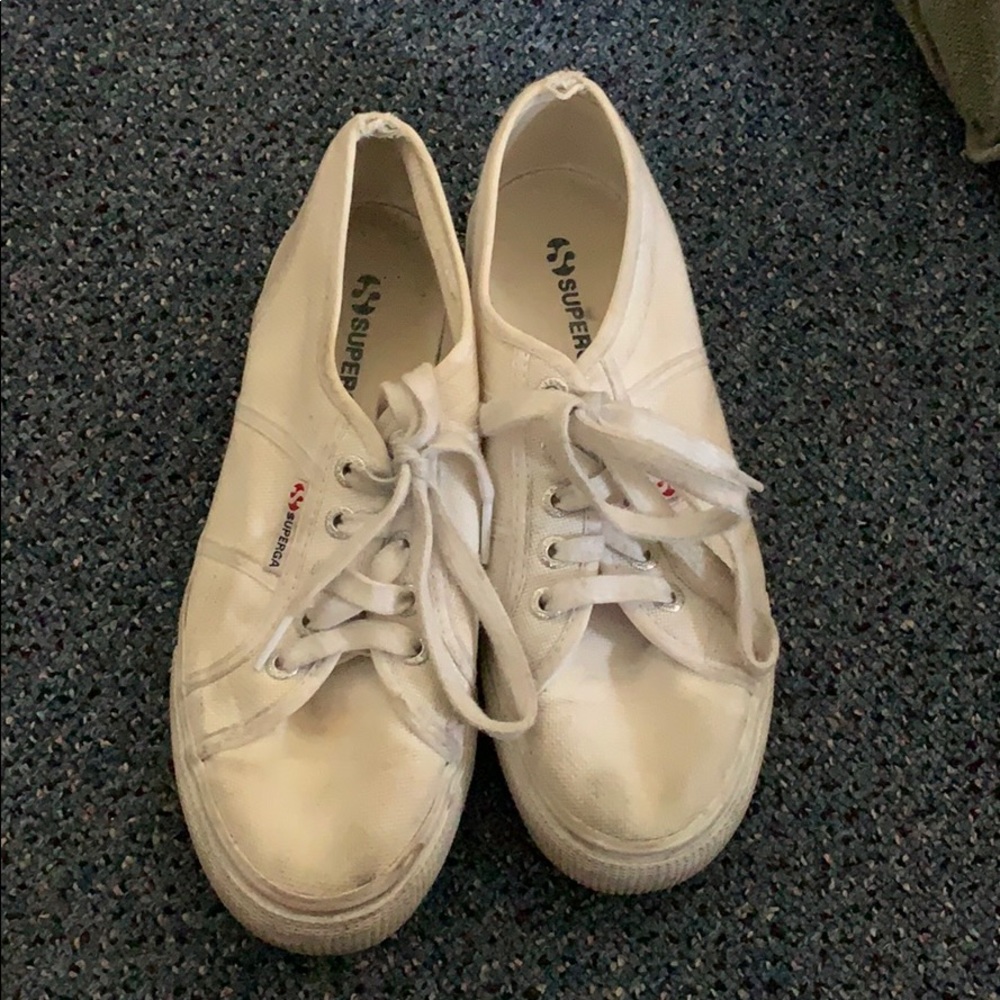 White platform Supergas